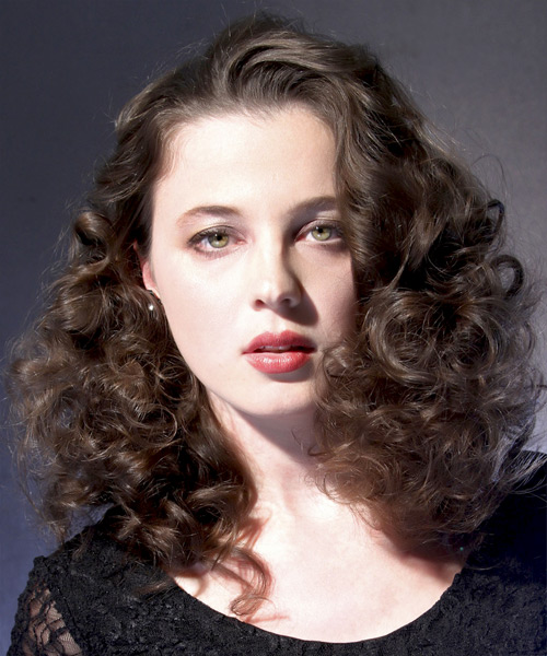 Voluminous Curled Mid-Length Hairstyle With Side Swept Bangs