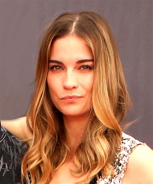 Annie Murphy Long Wavy    Hairstyle  - side view
