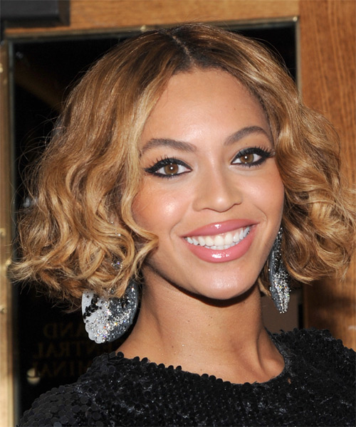 Beyonce Knowles Short Wavy   Light Golden Brunette Bob  Haircut - side on view