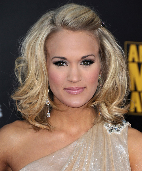 Carrie Underwood Medium Wavy   Light Blonde   Hairstyle