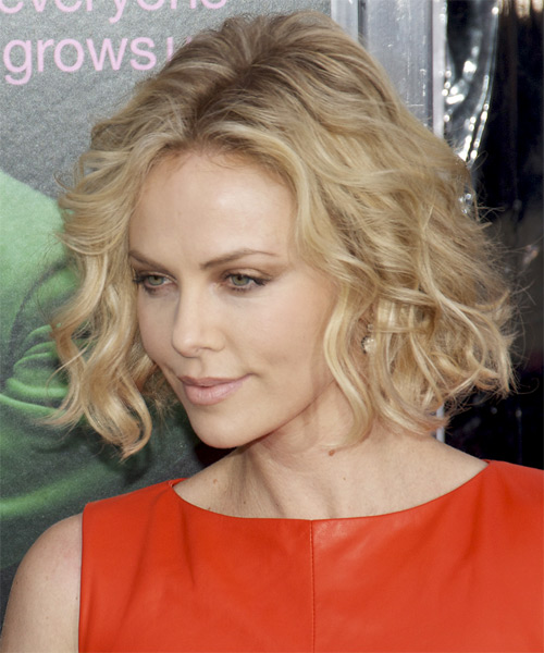 Charlize Theron Short Wavy    Blonde Bob  Haircut   with Light Blonde Highlights - side on view