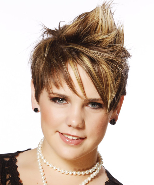 Short Caramel Brunette Hairstyle With Light Blonde Highlights