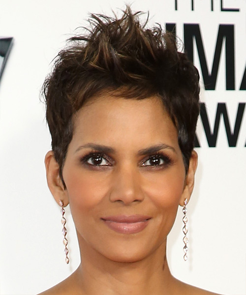 Halle Berry Short Straight   Dark Brunette   Hairstyle   with Light Brunette Highlights
