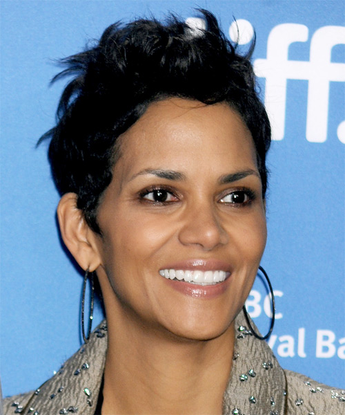 Halle Berry Short Straight     Hairstyle - side on view