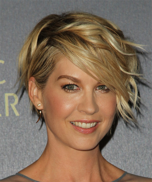 Jenna Elfman Short Wavy   Dark Golden Blonde   Hairstyle   with Light Blonde Highlights - side on view