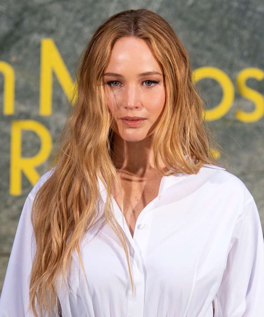 Jennifer Lawrence Long Hairstyle With Beachy Waves