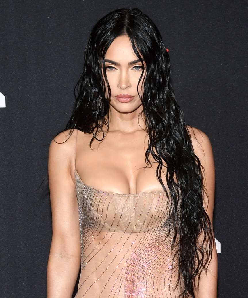 Megan Fox Long Wavy   Black    Hairstyle