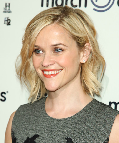 Reese Witherspoon Short Wavy   Light Blonde   Hairstyle - side on view