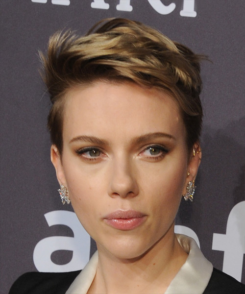 Scarlett Johansson     Dark Blonde Pixie  Haircut