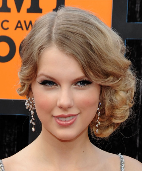 Taylor Swift Elegant Side-Pinned Upstyle With Side Part